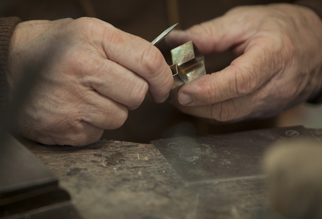 The artist at work, Ph. Giustino Chemello | 1-2-3, unique piece 2014, ring in gold 750 and glass, Ph. Giustino Chemello