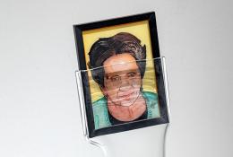 Richard Meitner - Anna Venini portrait - 2004 - Blown glass, wooden frames, behind-glass-painting by Malainy Sow from a photo taken by Richard Meitner - h: 35cm - unique piece