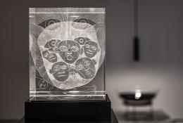 P. Martinuzzi (Venezia, 1933 – 2015), detail of Pensieri, 1994, Unique piece, Clear optical glass, cut by hand and engraved with diamond pen by the artist, 20 x 24 x 29 cm, ph. Enrico Fiorese