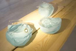 Gaetano Pesce Vases fripés (bleu): n. 6/7/9 disponibles Verre soufflé Courtesy Caterina Tognon