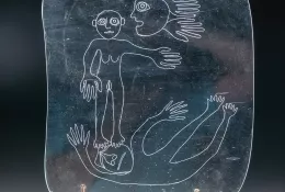 P. Martinuzzi (Venezia, 1933 – 2010), Untitled, 1976, Unique piece, Blown-glass sheet, engraved with diamond pen by the artist, support in wood and iron, 36 × 20 × 11 cm