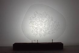 P. Martinuzzi (Venezia, 1933 – 2010), Untitled (sheet with figures), early ‘80s, Unique piece, Blown-glass sheet, engraved with diamond pen by the artist, support in iron, 35 × 31 cm