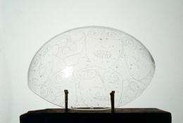 P. Martinuzzi (Venezia, 1933 – 2010), Untitled (sheet with faces), Unique piece, Hand-blown glass sheet, engraved with diamond pen by the artist