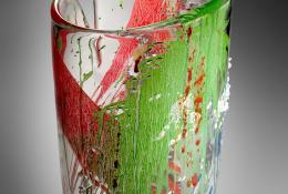 Senza titolo 7 vaso cristallo con taglio , smalto rosso grigio verde bianco azzurro.2024