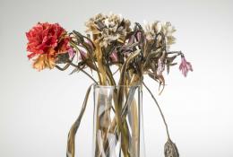  Lilla Tabasso Vanitas Unique work Milano, 2017 H 27 X 23 cm Flamed Murano Glass, hand-blown and modelled Courtesy: Caterina Tognon, Venezia