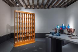 Martin Szekely, Glass Cabinet, 1996, cedarwood and hand-blown curved glass, ph. Enrico Fiorese