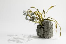  Lilla Tabasso Muretto Iris Unique piece Milano, 2018 H 34 X 35 X 33 Flamed Murano Glass, hand-blown and modelled Courtesy: Caterina Tognon, Venezia