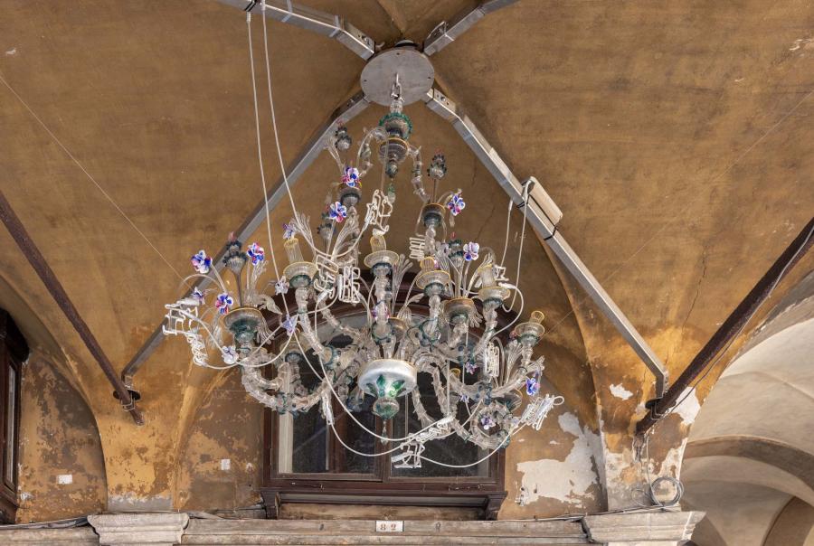 Cerith Wyn Evans_G=A=R=L=A=N=D_Murano Illumina Il Mondo, Venezia 2026_Unique piece_Installation view_ph. Roberto Marossi_Courtesy the artist and Caterina Tognon, Venezia